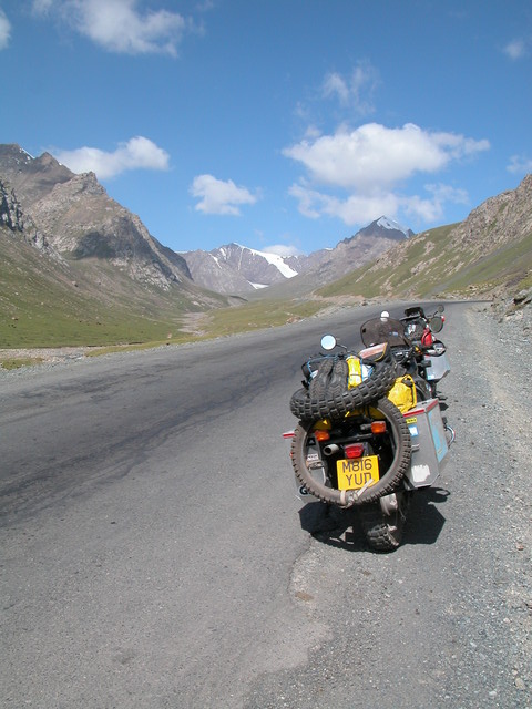 Going up the Shengli Deban Pass
